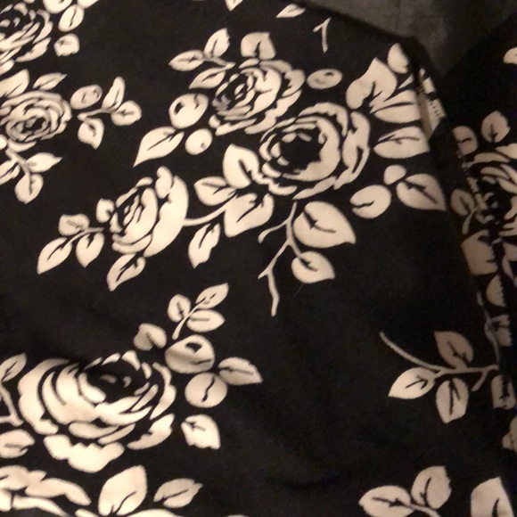 Woman’s leggings super soft - Picture 2 of 5